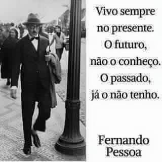 Frases De Fernando Pessoa No Facebook Vivo Sempre No Presente O
