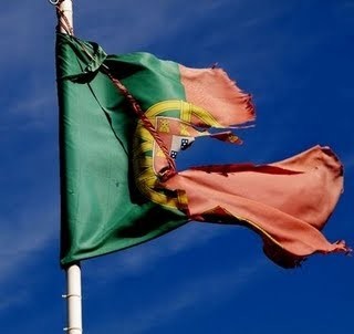 bandeira rasgada.jpg bandeira rasgada.jpg