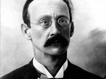 adolfo caminha.jpg