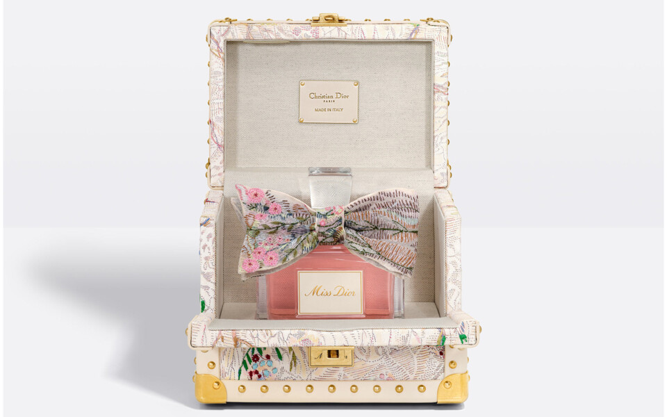 MISS-DIOR-EVA-JOSPIN-MINI-MALLE-2024-OPEN_Silo_COV