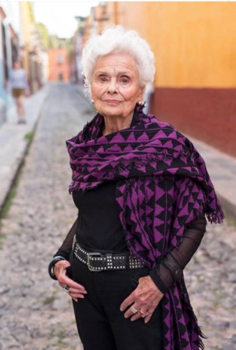 reencontrar aquela menina e ensiná-la a descobrir reencontrar aquela menina e ensiná-la a descobrir