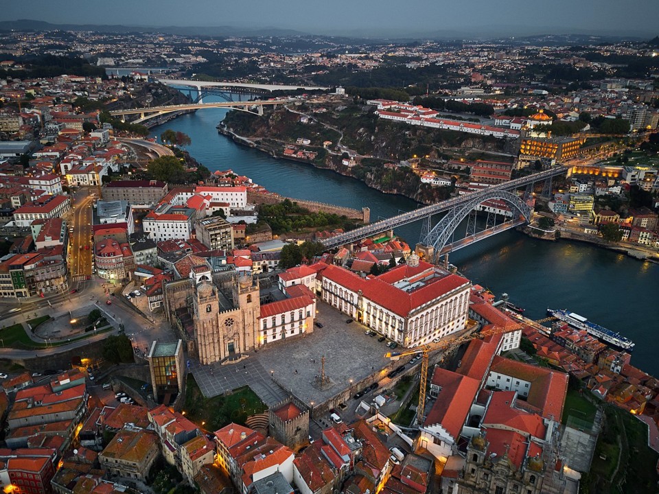 1280px-The_Porto_Cathedral_(37008796341).jpg