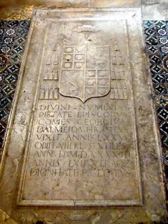 Armas de D. Jorge de Almeida na Capela.jpg