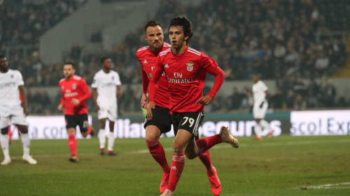 João Félix_Seferovic.jpg