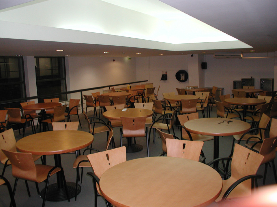 30-11-sala-de-alunos-aefml-2003.jpg