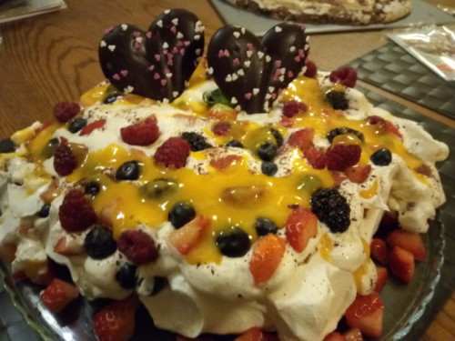 Pavlova De Frutos Vermelhos Chantilly E Doce De Ovos Bom