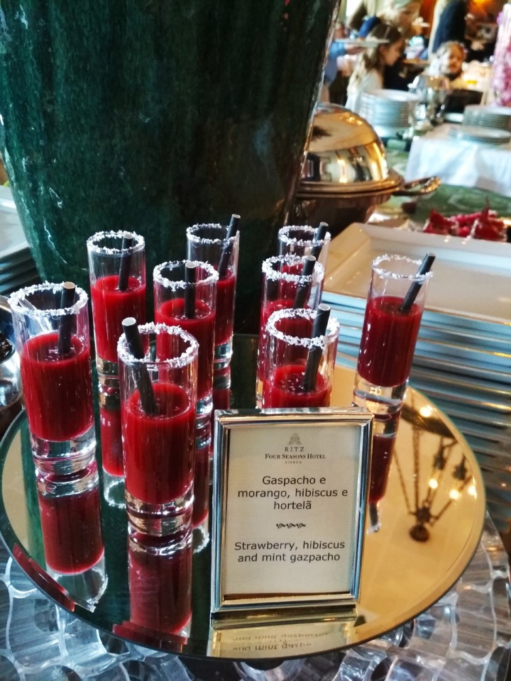 Gaspacho de morango, hibiscus e hortelã do Four Seasons Hotel Ritz Lisboa Gaspacho de morango, hibiscus e hortelã do Four Seasons Hotel Ritz Lisboa