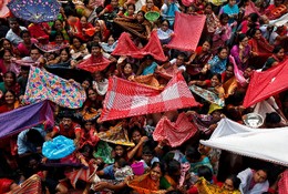 Oferenda de arroz no festival Annakut, Índia 