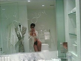 Rihanna Nua!