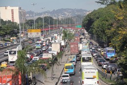 Avenida Brasil - Sentido Centro, via expressa pass