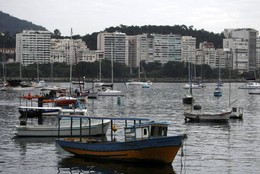 Ba&iacute;a de Guanabara - Placidez nas &aacute;guas na manh&atilde;